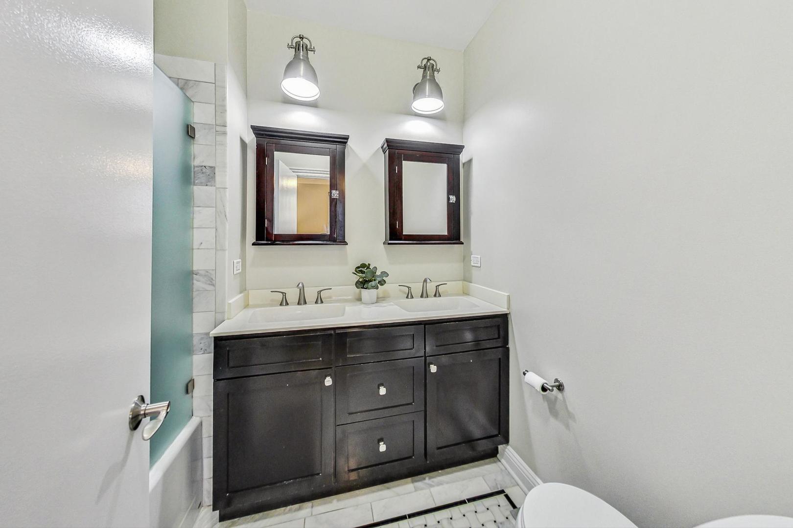 2229 N Seminary Avenue Unit: 1