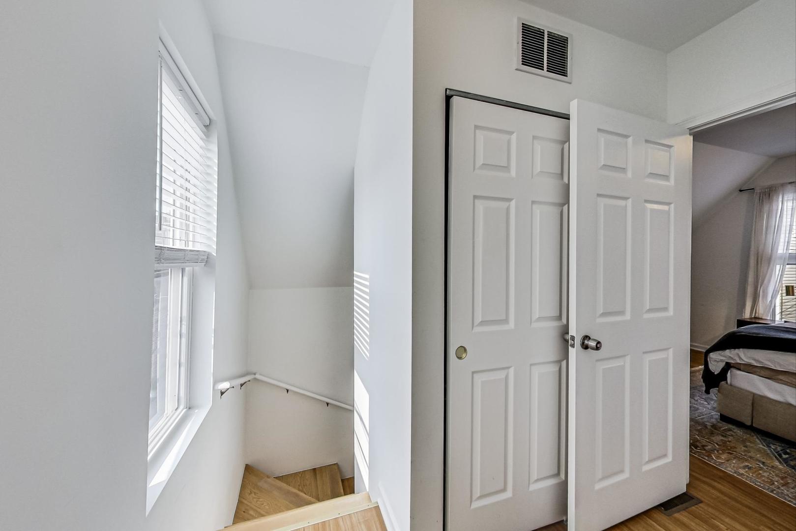 2524 N Washtenaw Avenue Unit: CH