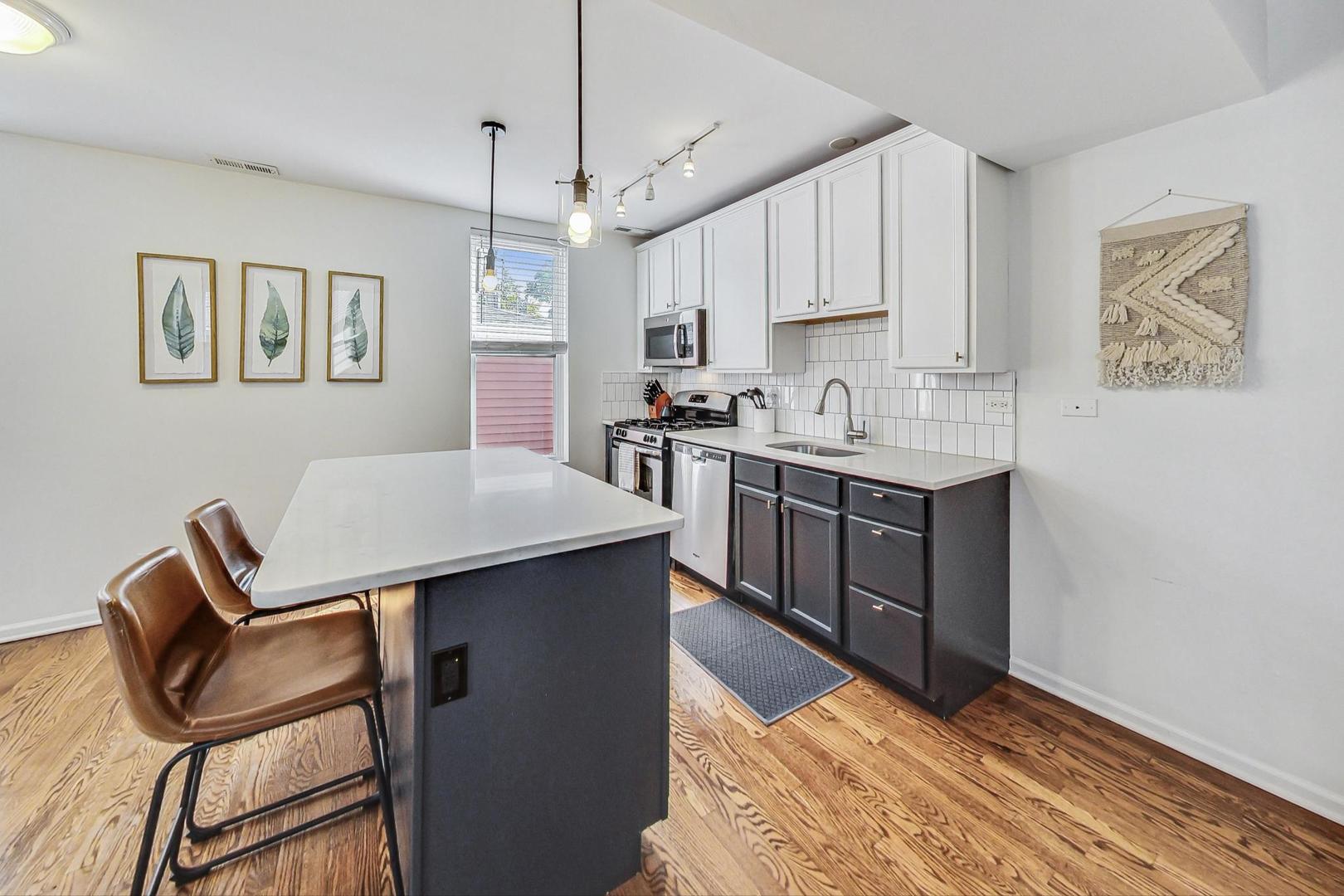 2524 N Washtenaw Avenue Unit: CH