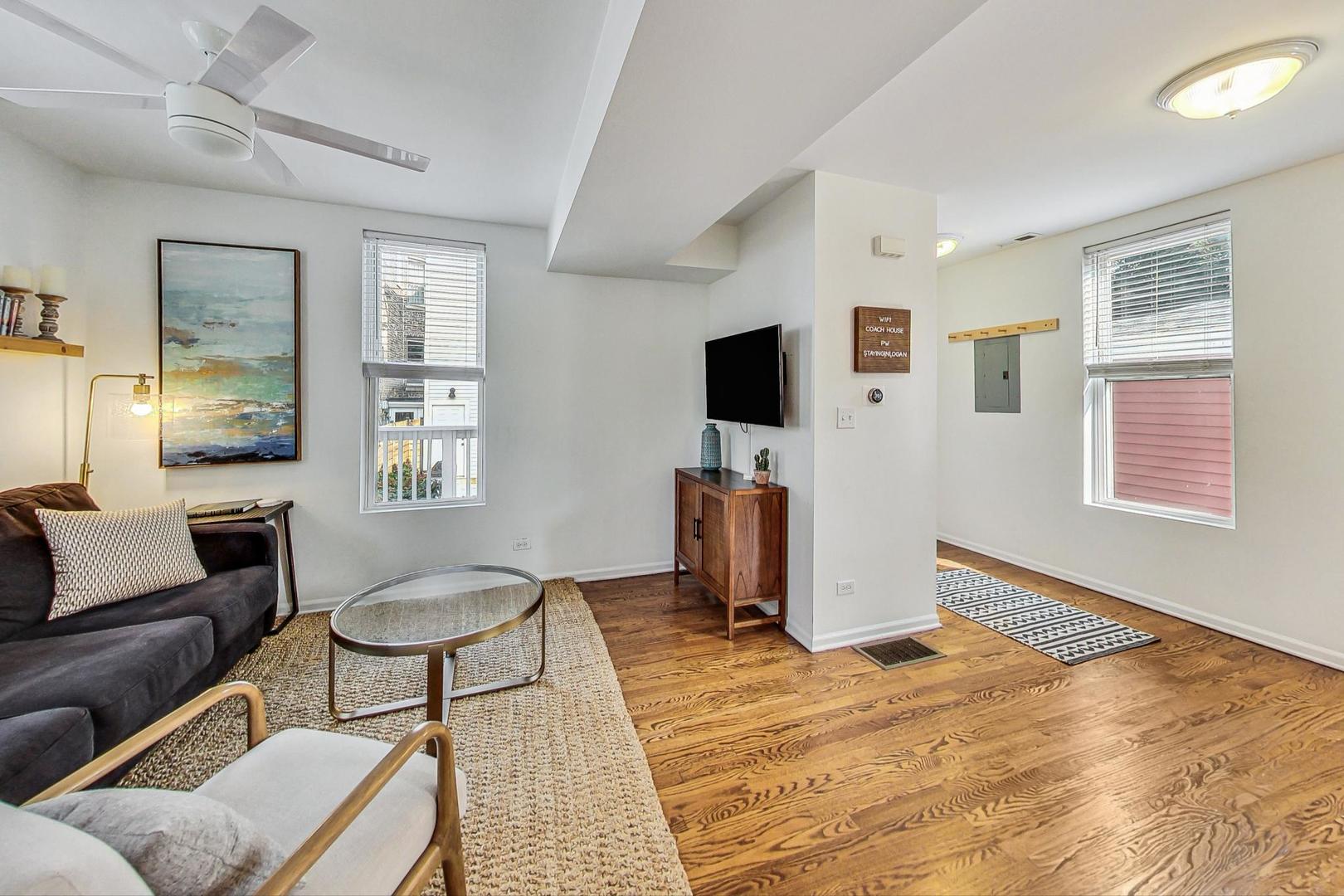 2524 N Washtenaw Avenue Unit: CH