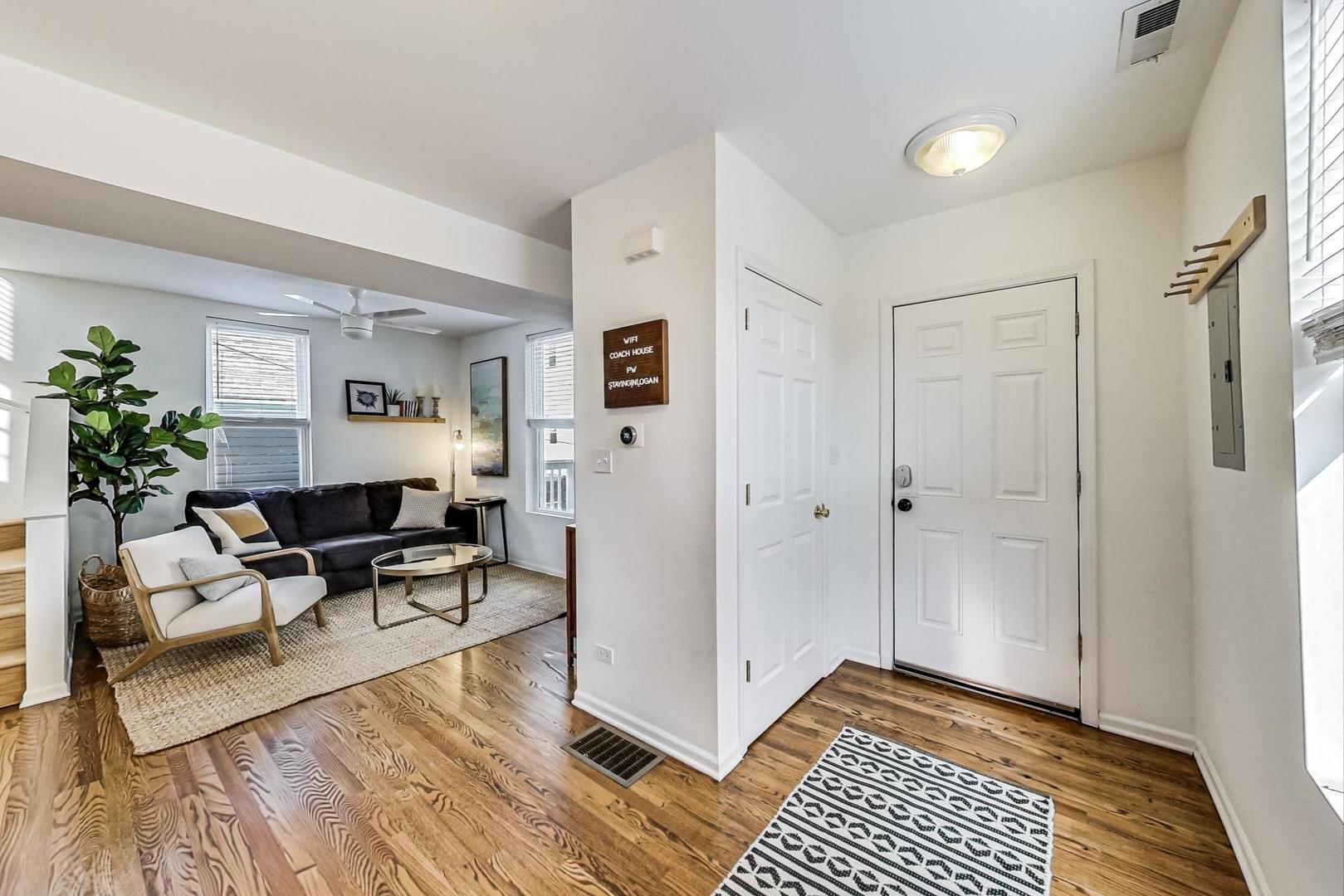 2524 N Washtenaw Avenue Unit: CH