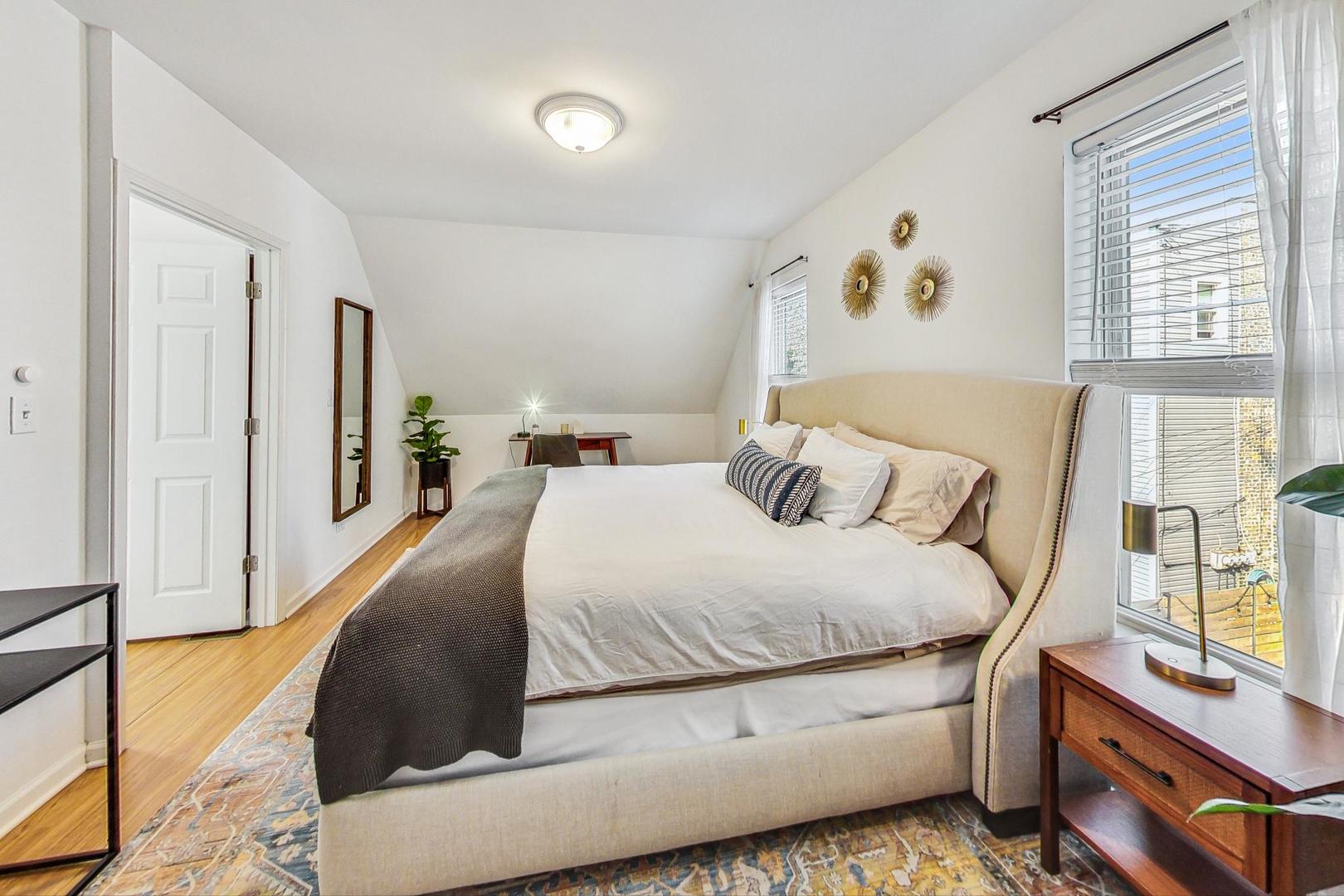 2524 N Washtenaw Avenue Unit: CH