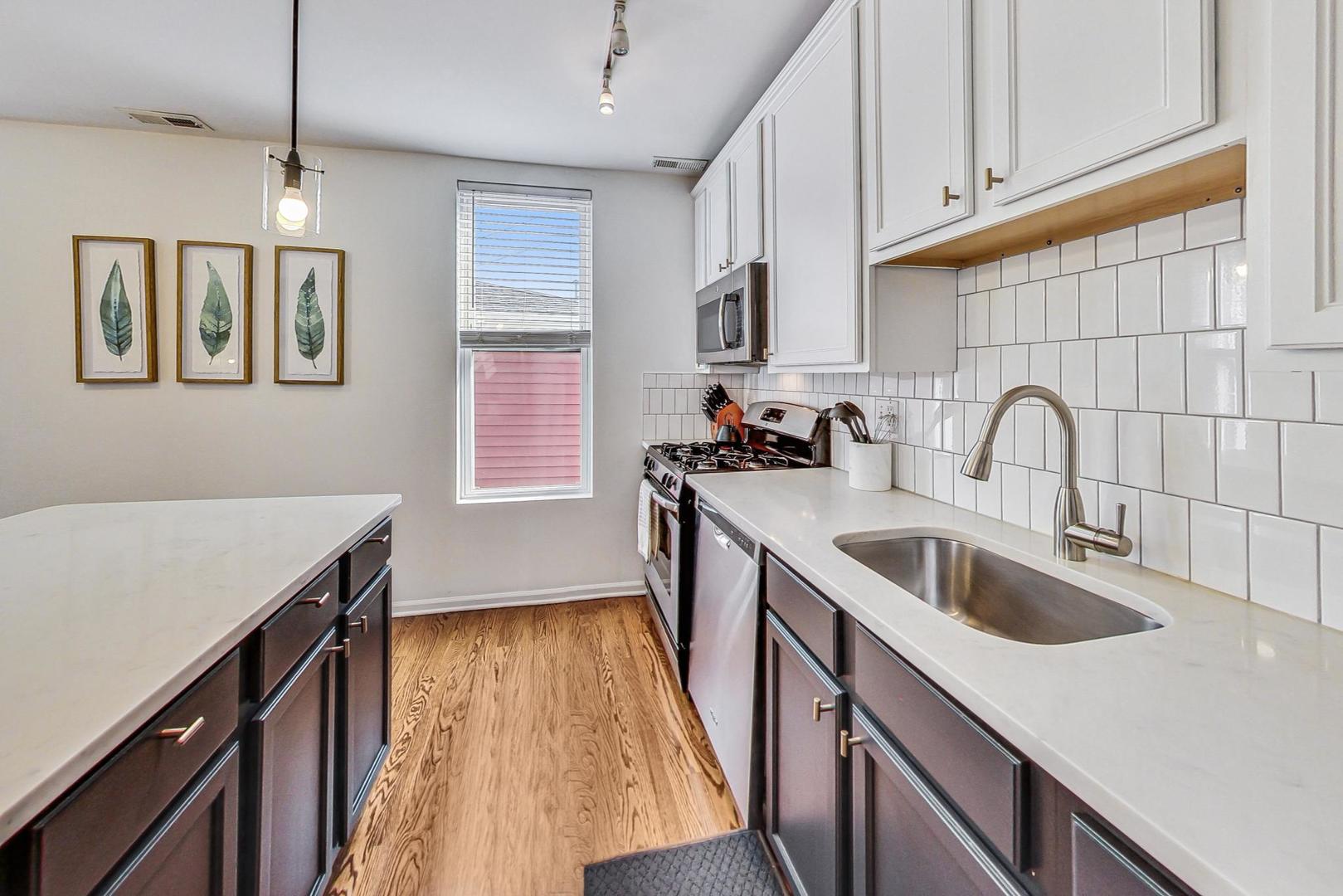 2524 N Washtenaw Avenue Unit: CH