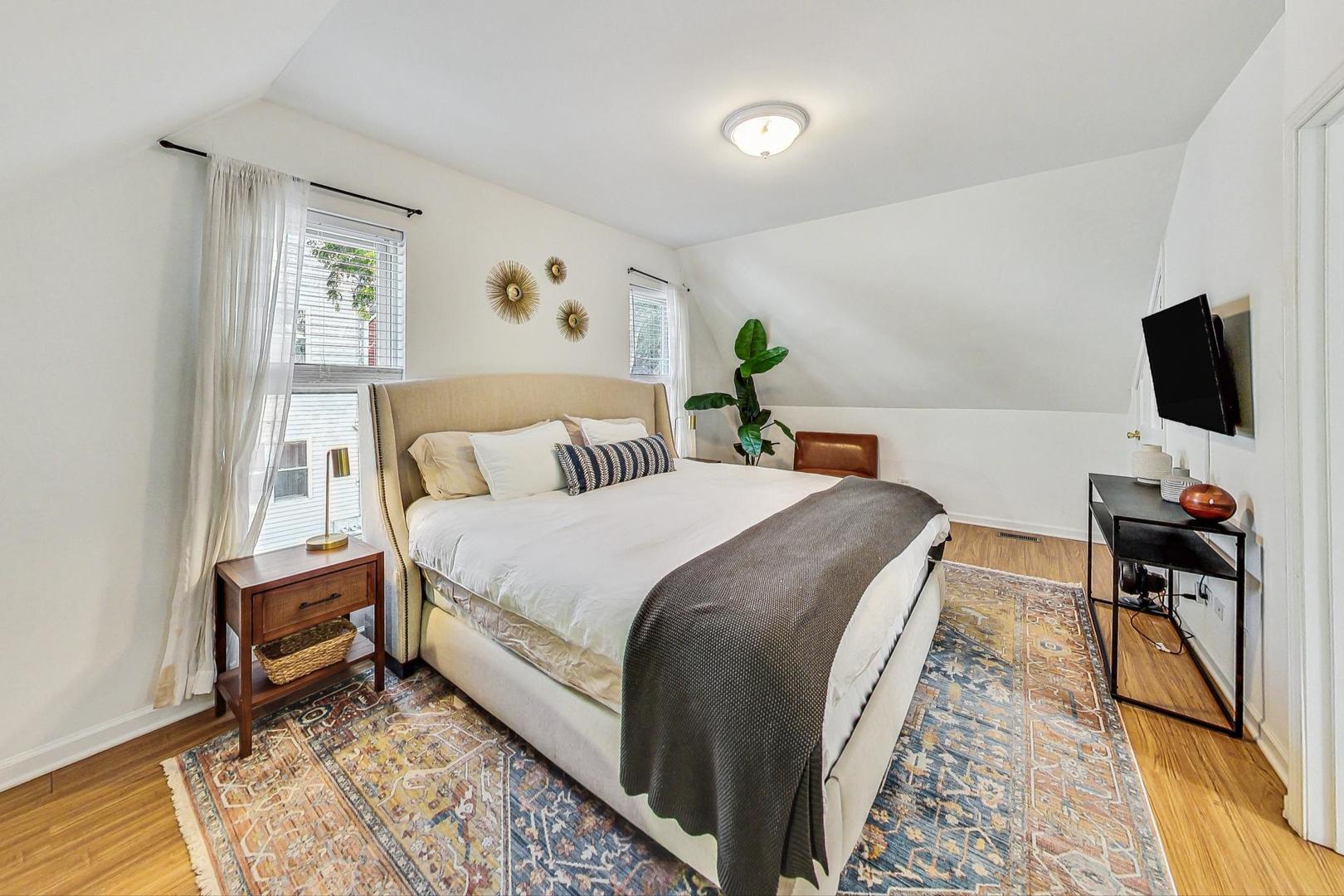 2524 N Washtenaw Avenue Unit: CH