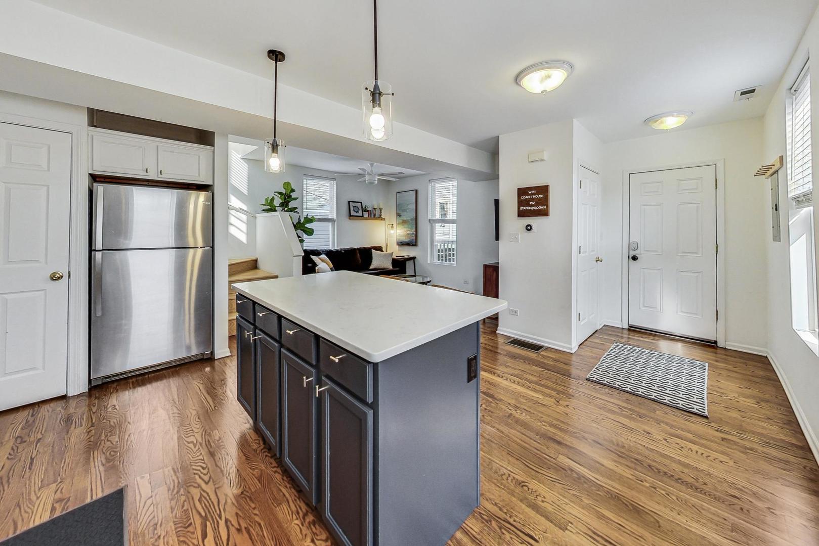 2524 N Washtenaw Avenue Unit: CH