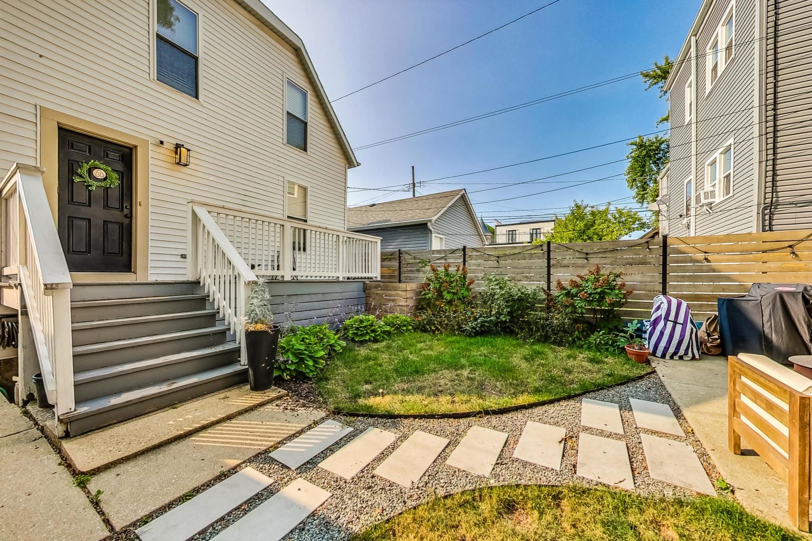 2524 N Washtenaw Avenue Unit: CH