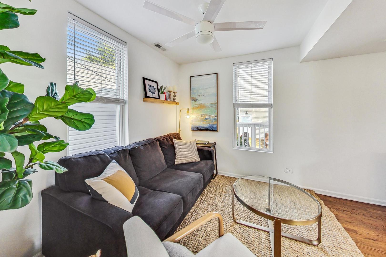 2524 N Washtenaw Avenue Unit: CH