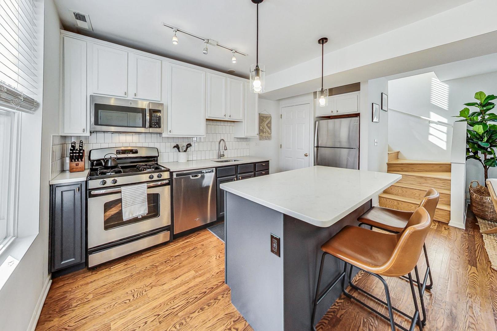 2524 N Washtenaw Avenue Unit: CH