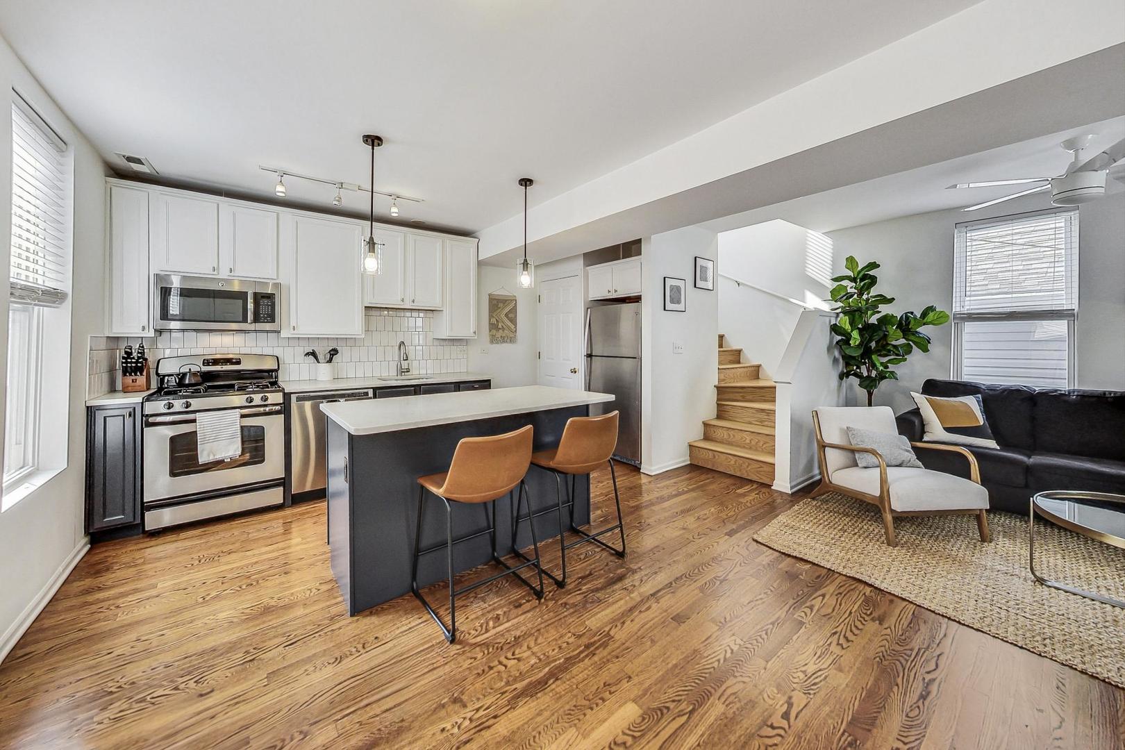 2524 N Washtenaw Avenue Unit: CH