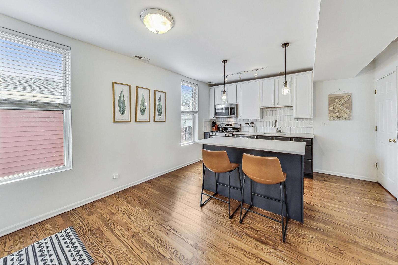 2524 N Washtenaw Avenue Unit: CH