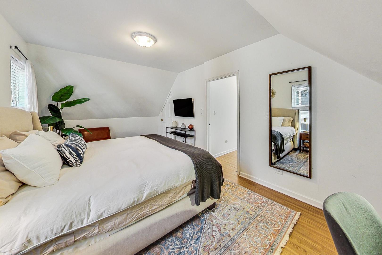 2524 N Washtenaw Avenue Unit: CH