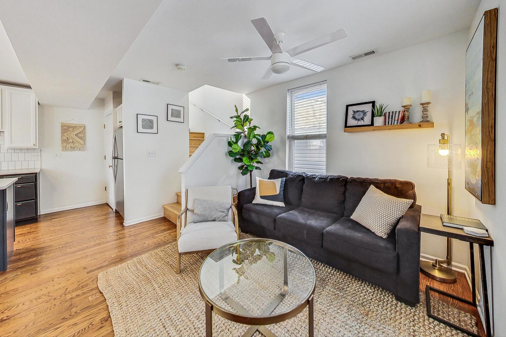 2524 N Washtenaw Avenue Unit: CH