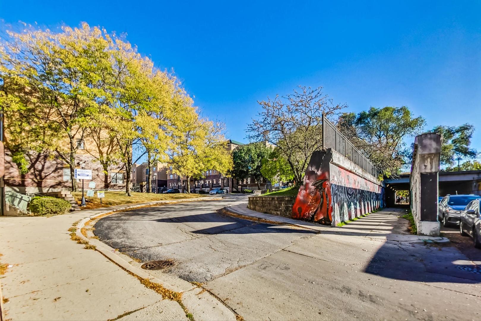 1819 N St Louis Avenue Unit: 2FN