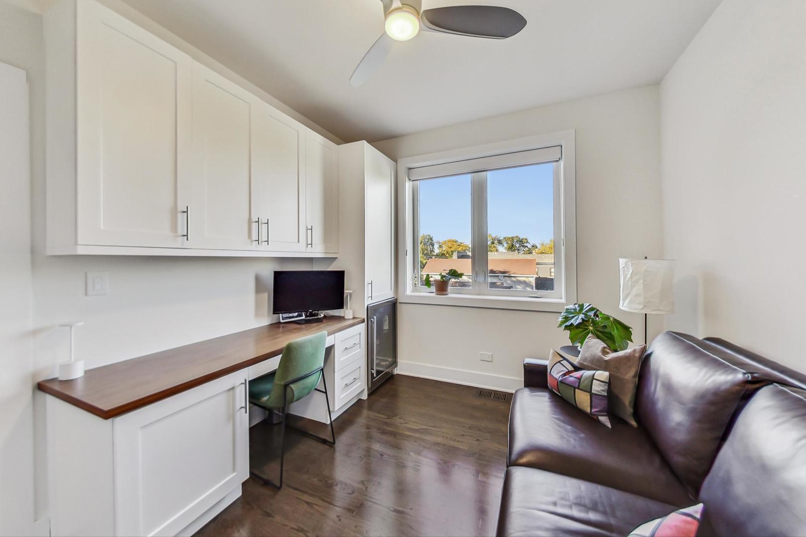 1819 N St Louis Avenue Unit: 2FN