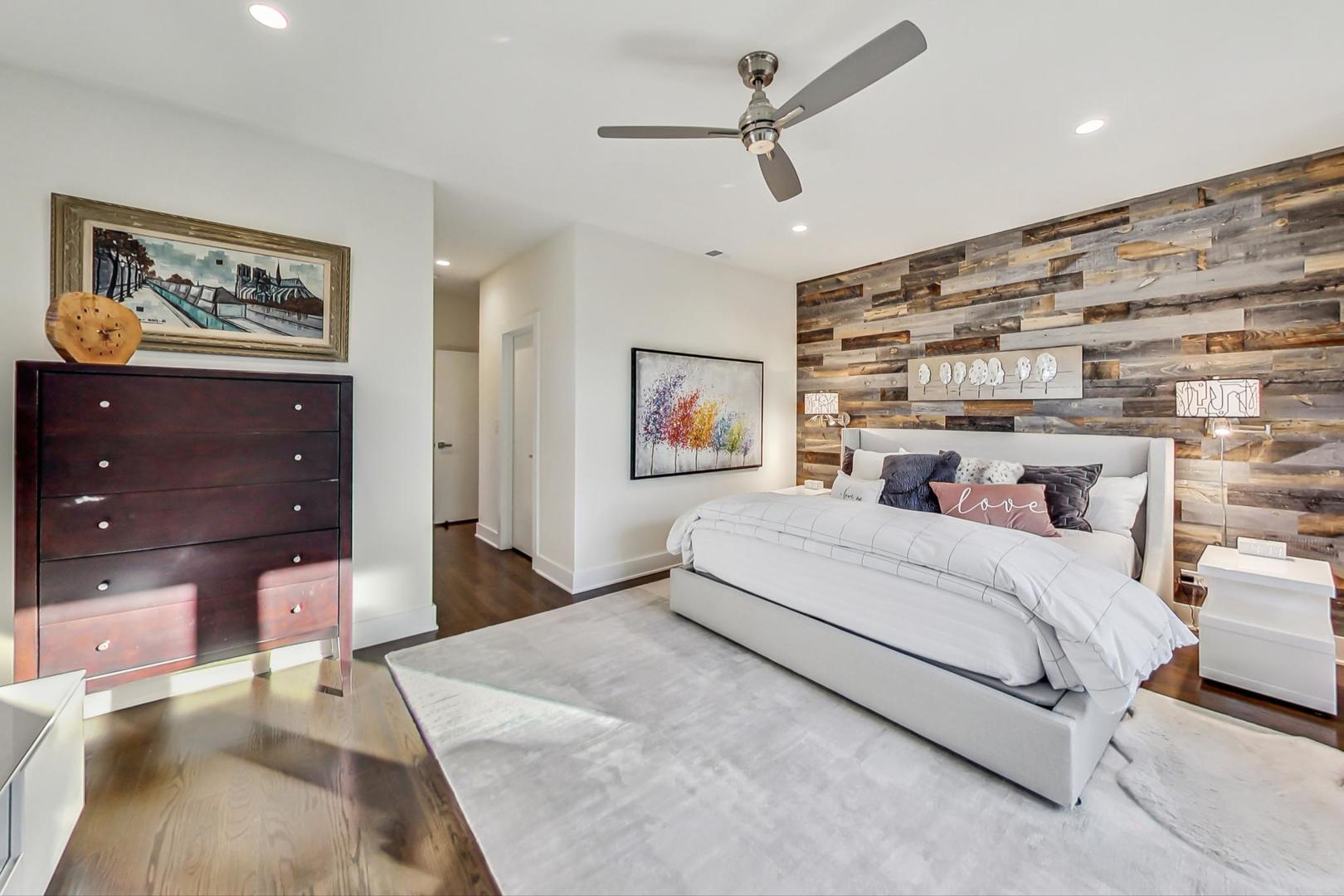 1819 N St Louis Avenue Unit: 2FN