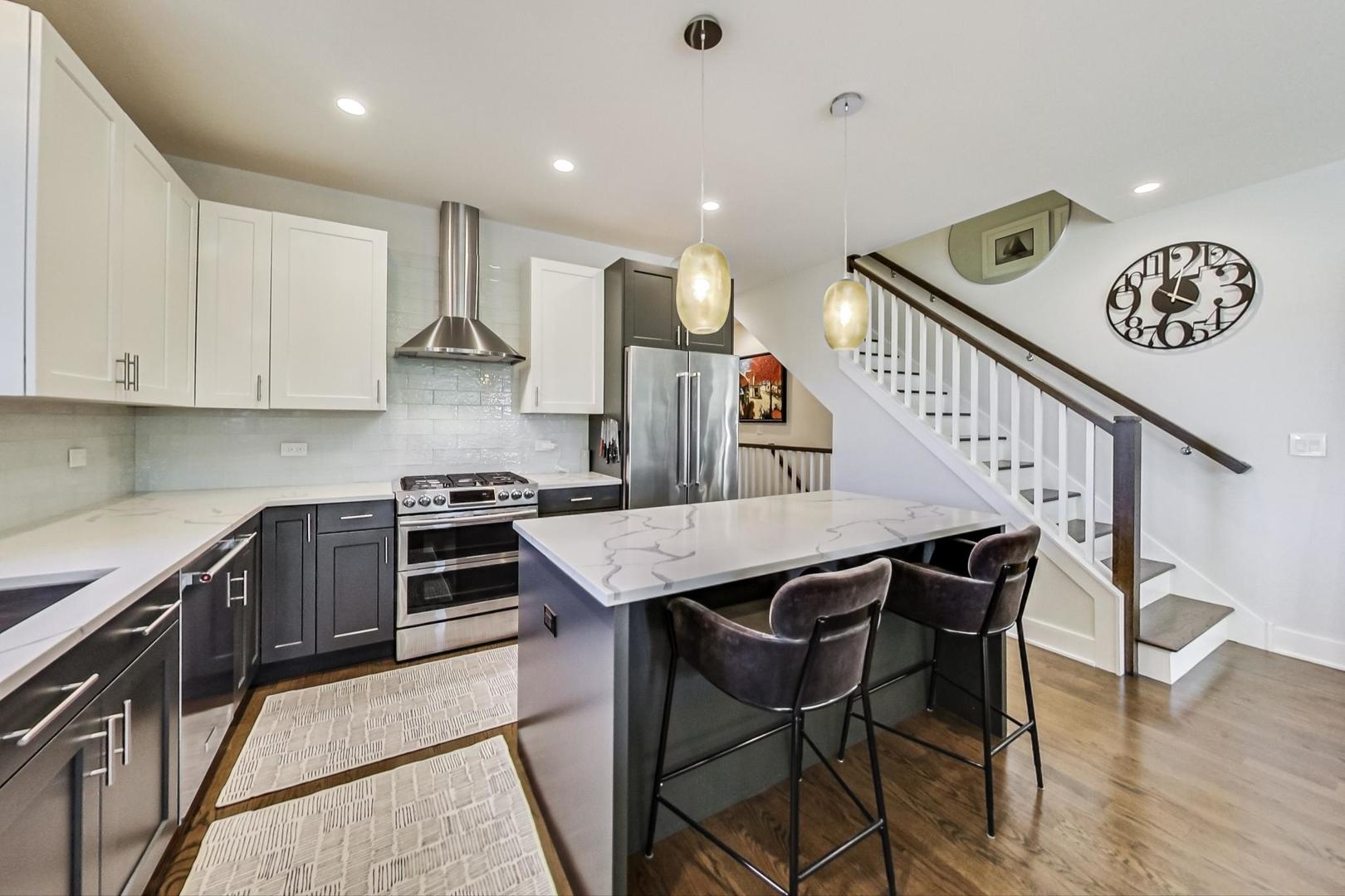 1819 N St Louis Avenue Unit: 2FN