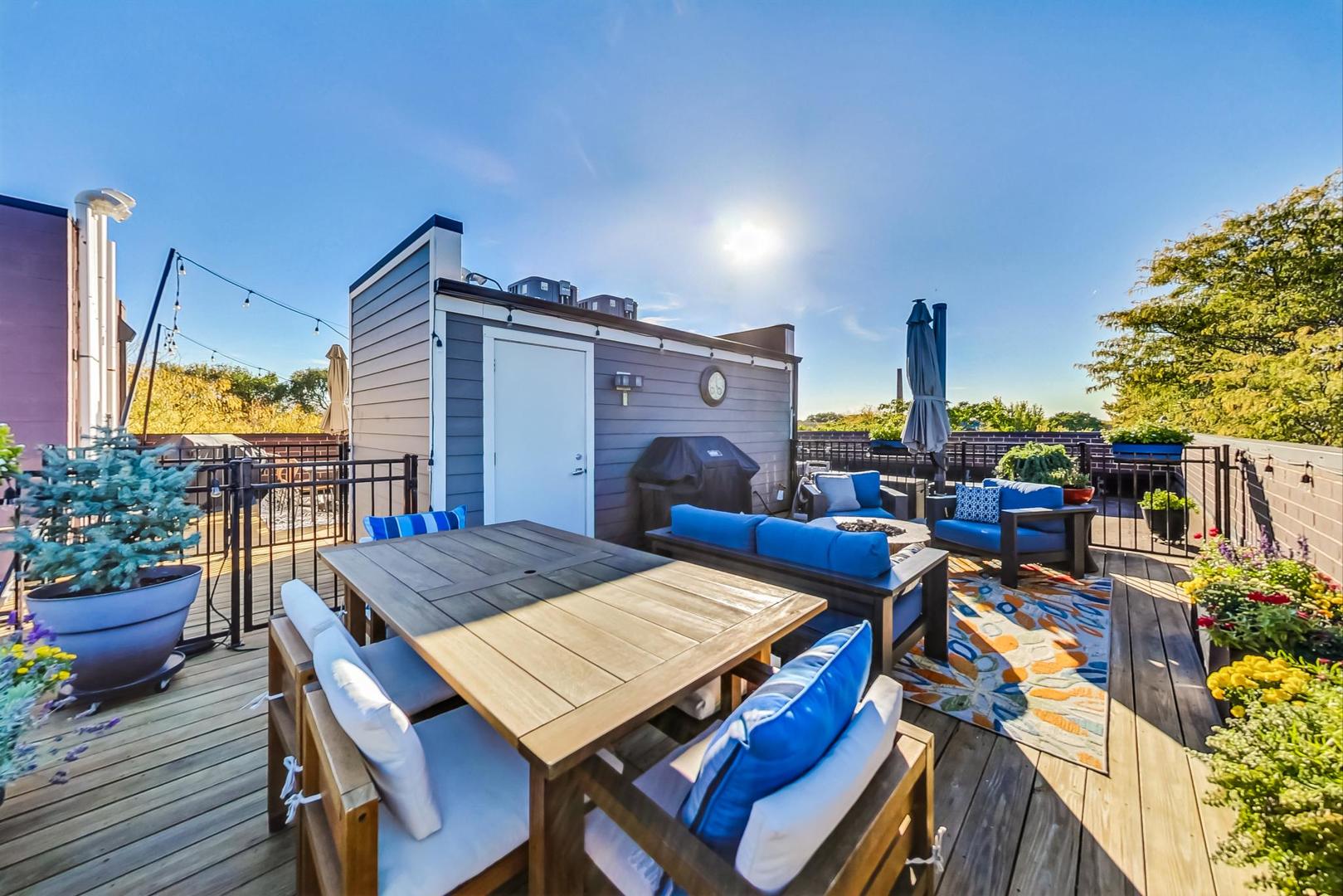 1819 N St Louis Avenue Unit: 2FN