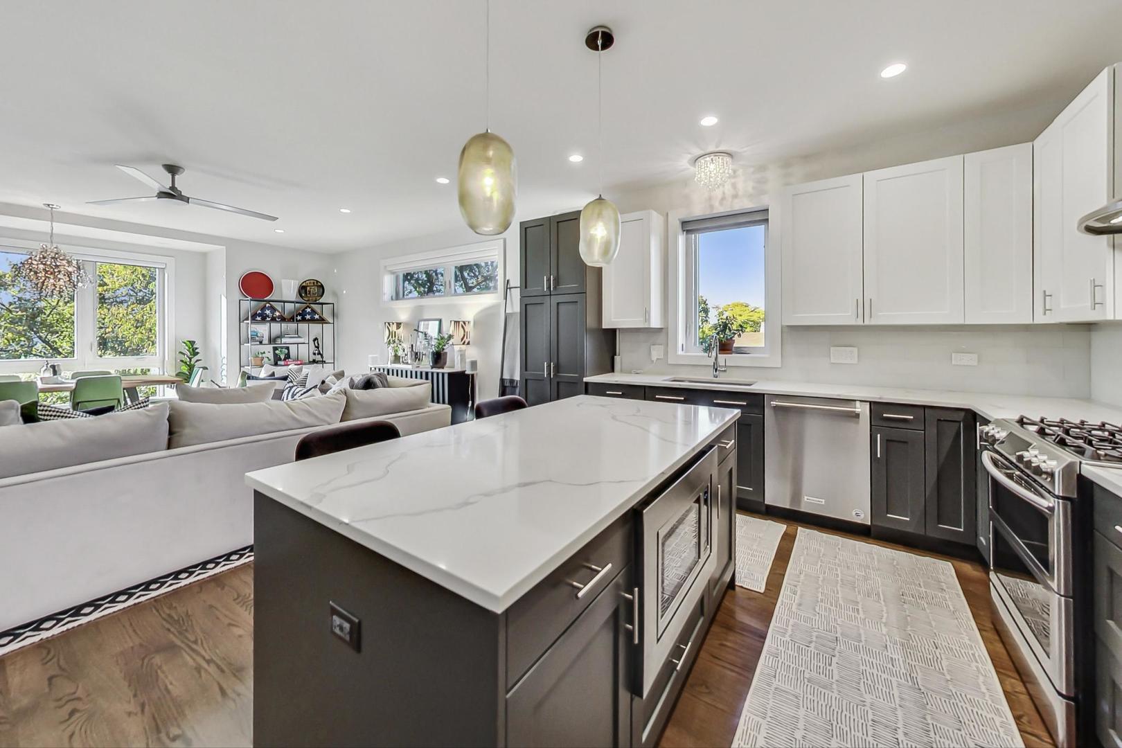 1819 N St Louis Avenue Unit: 2FN