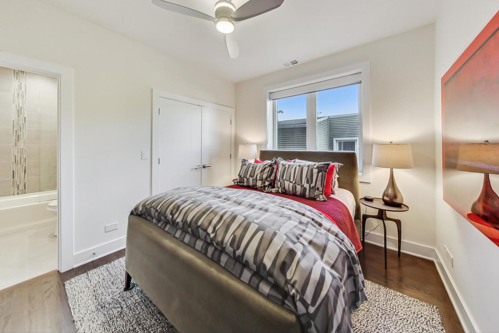 1819 N St Louis Avenue Unit: 2FN