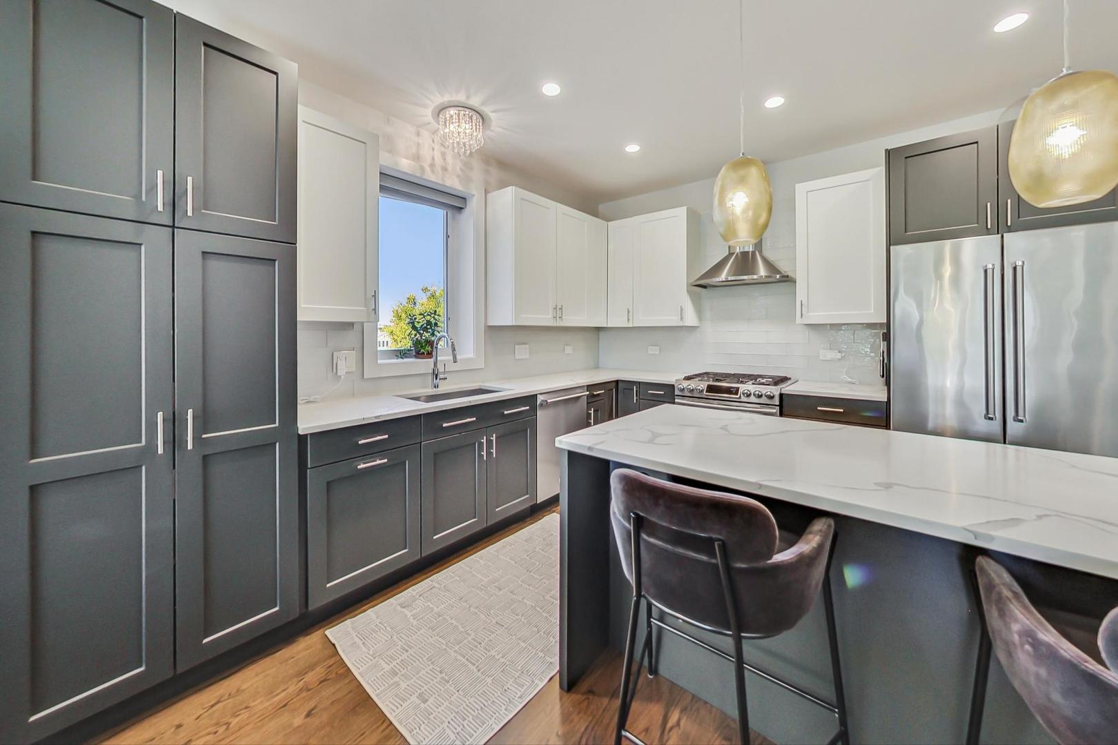 1819 N St Louis Avenue Unit: 2FN
