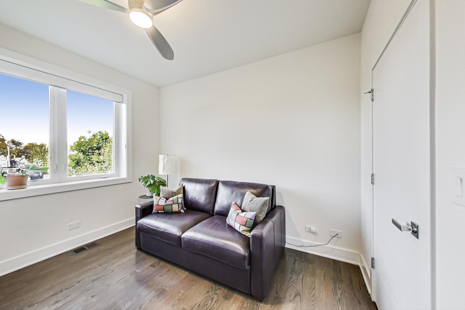 1819 N St Louis Avenue Unit: 2FN