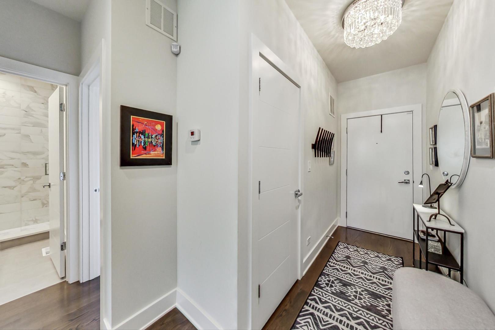 1819 N St Louis Avenue Unit: 2FN