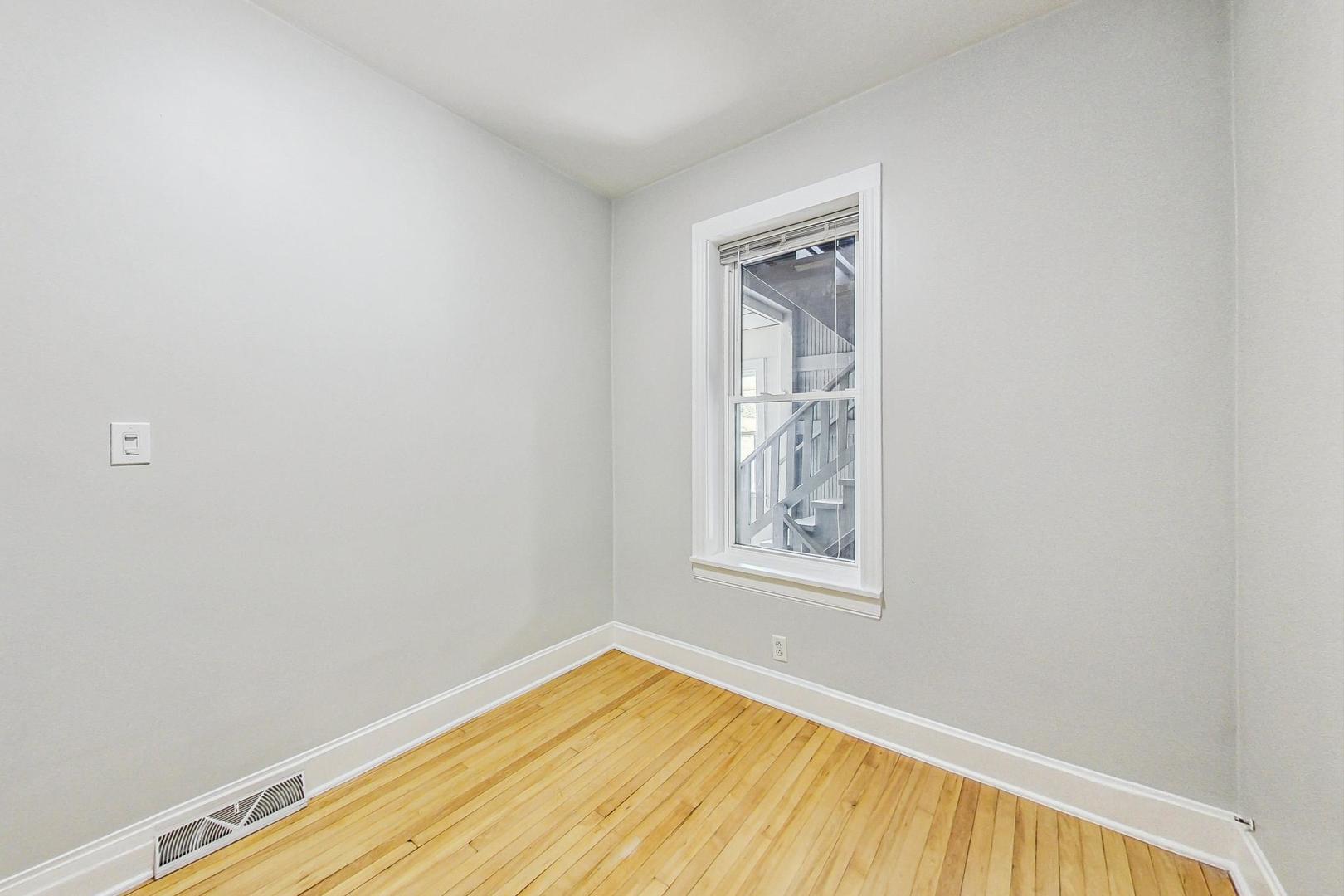 2531 W Medill Avenue Unit: 1