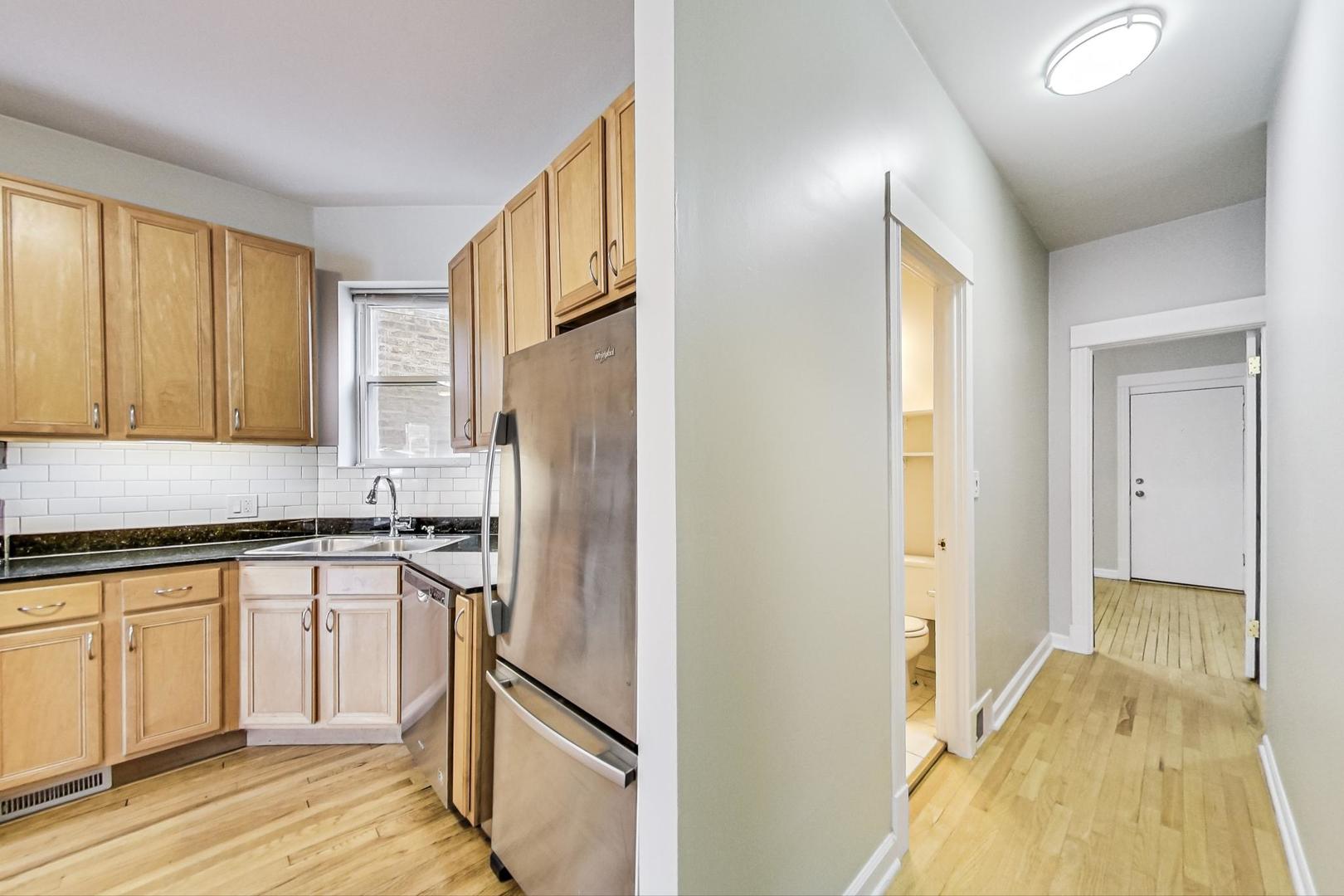 2531 W Medill Avenue Unit: 1