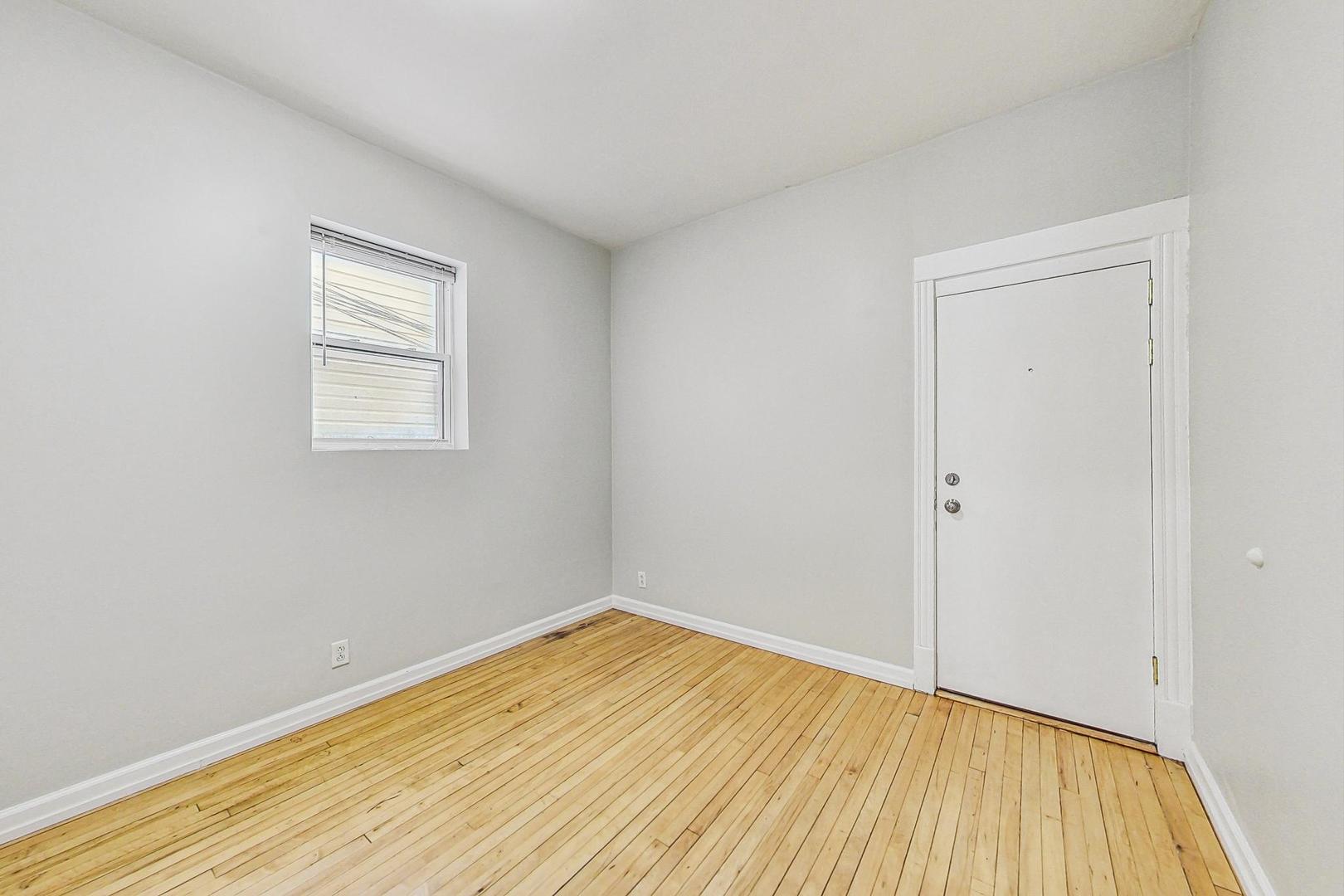 2531 W Medill Avenue Unit: 1