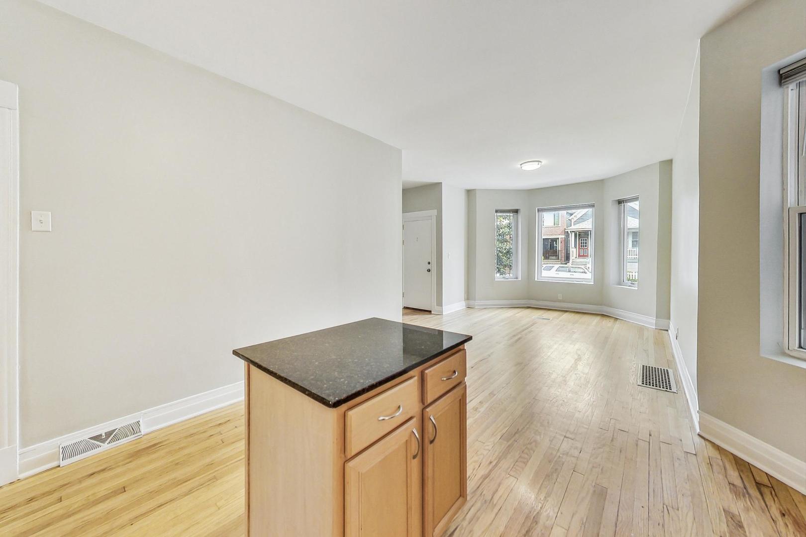 2531 W Medill Avenue Unit: 1