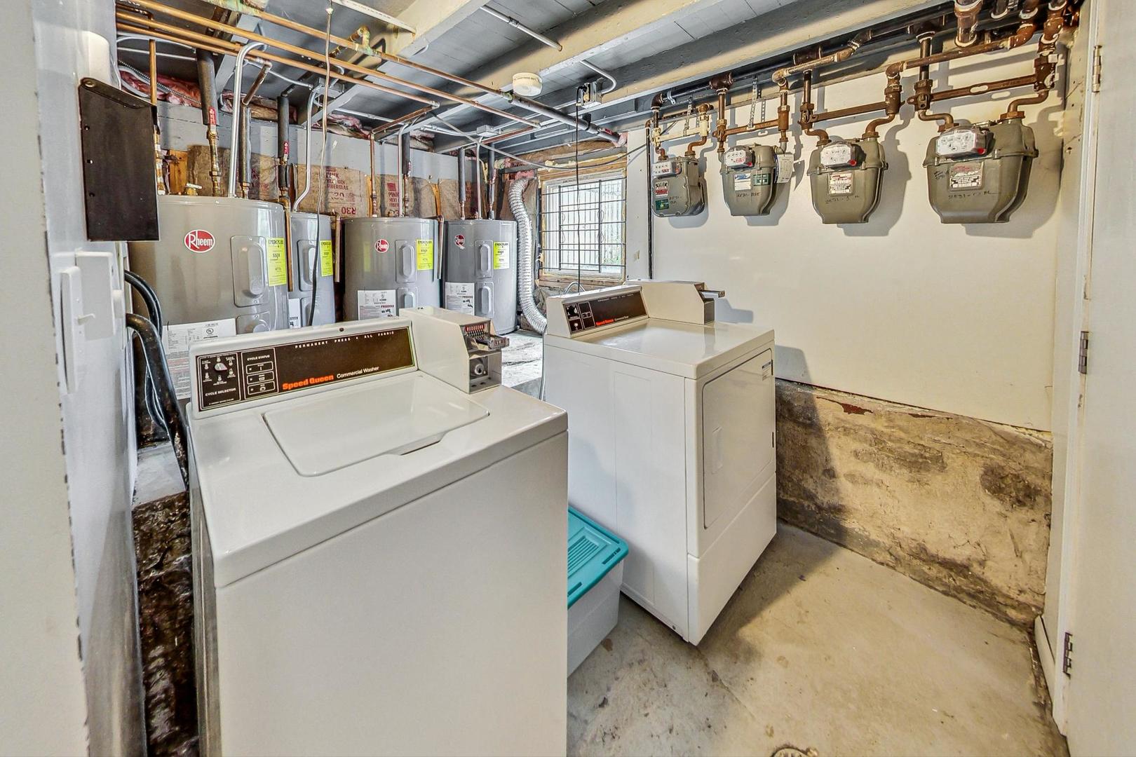 2531 W Medill Avenue Unit: 1