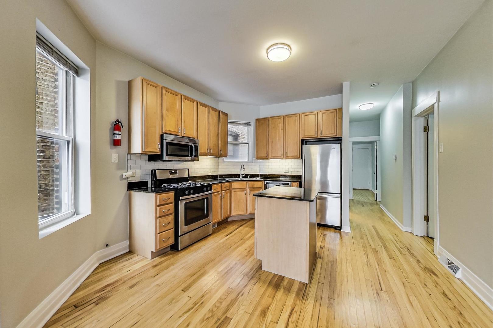 2531 W Medill Avenue Unit: 1