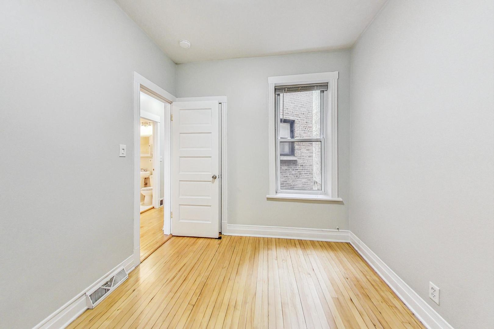 2531 W Medill Avenue Unit: 1