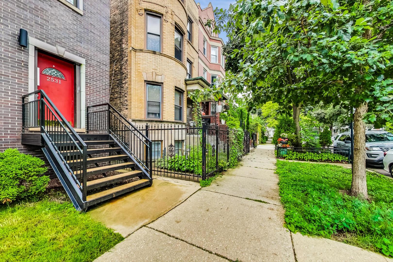 2531 W Medill Avenue Unit: 1