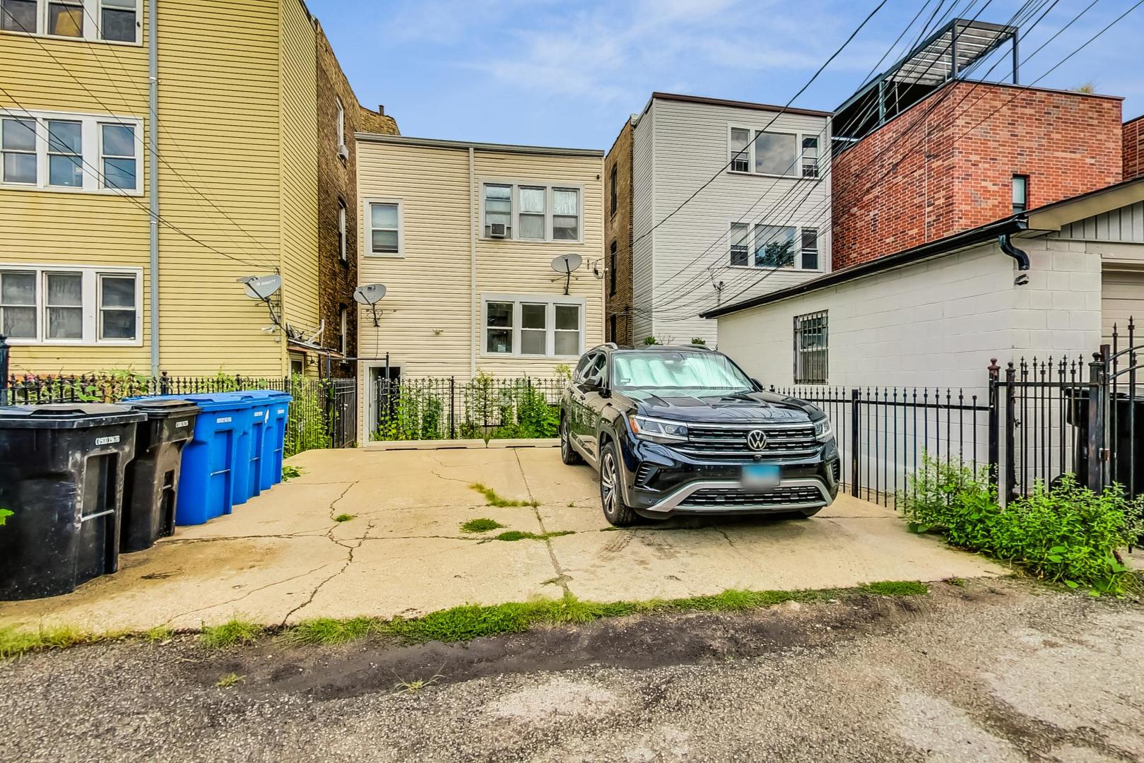 2531 W Medill Avenue Unit: 1