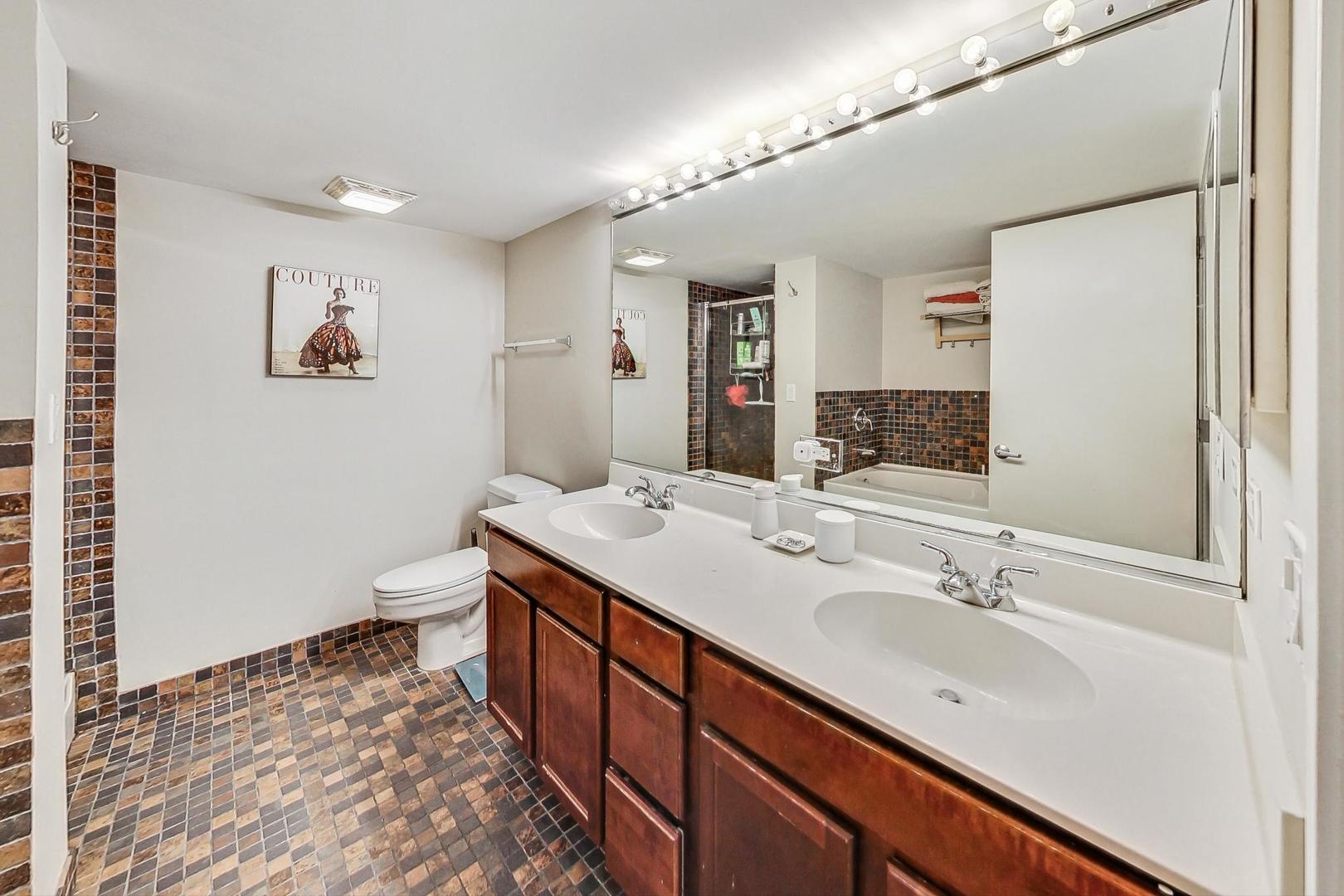 1001 W 15th Street Unit: 230