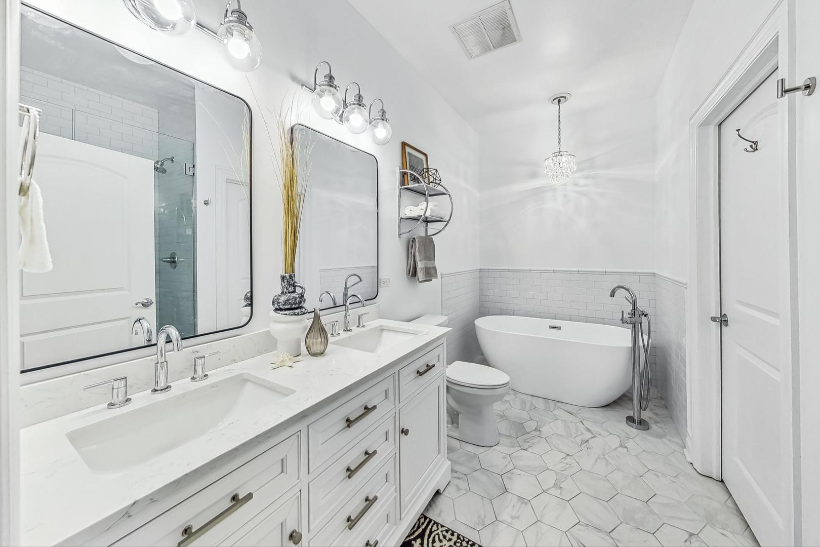 1453 W Irving Park Road Unit: 302