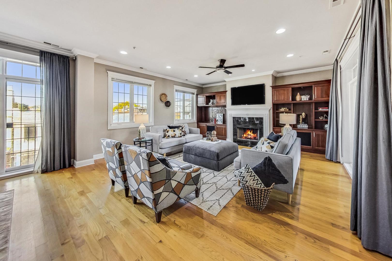 1453 W Irving Park Road Unit: 302