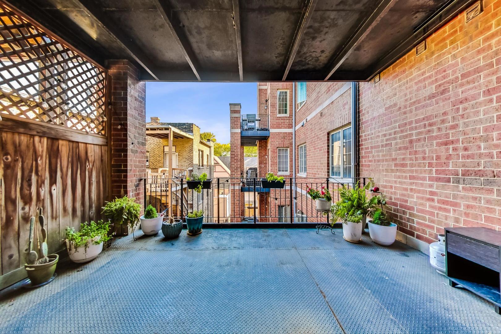 1453 W Irving Park Road Unit: 302