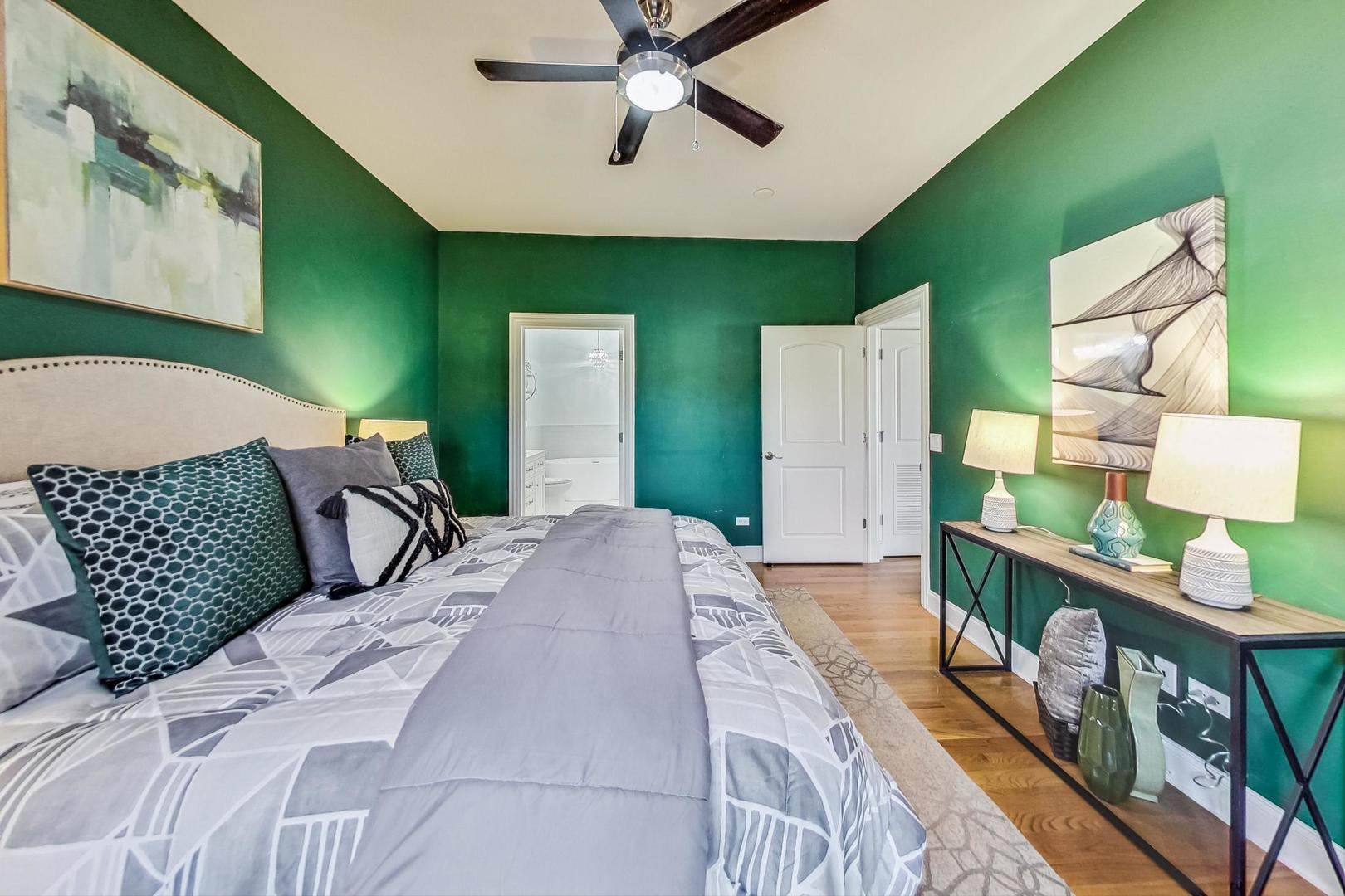 1453 W Irving Park Road Unit: 302