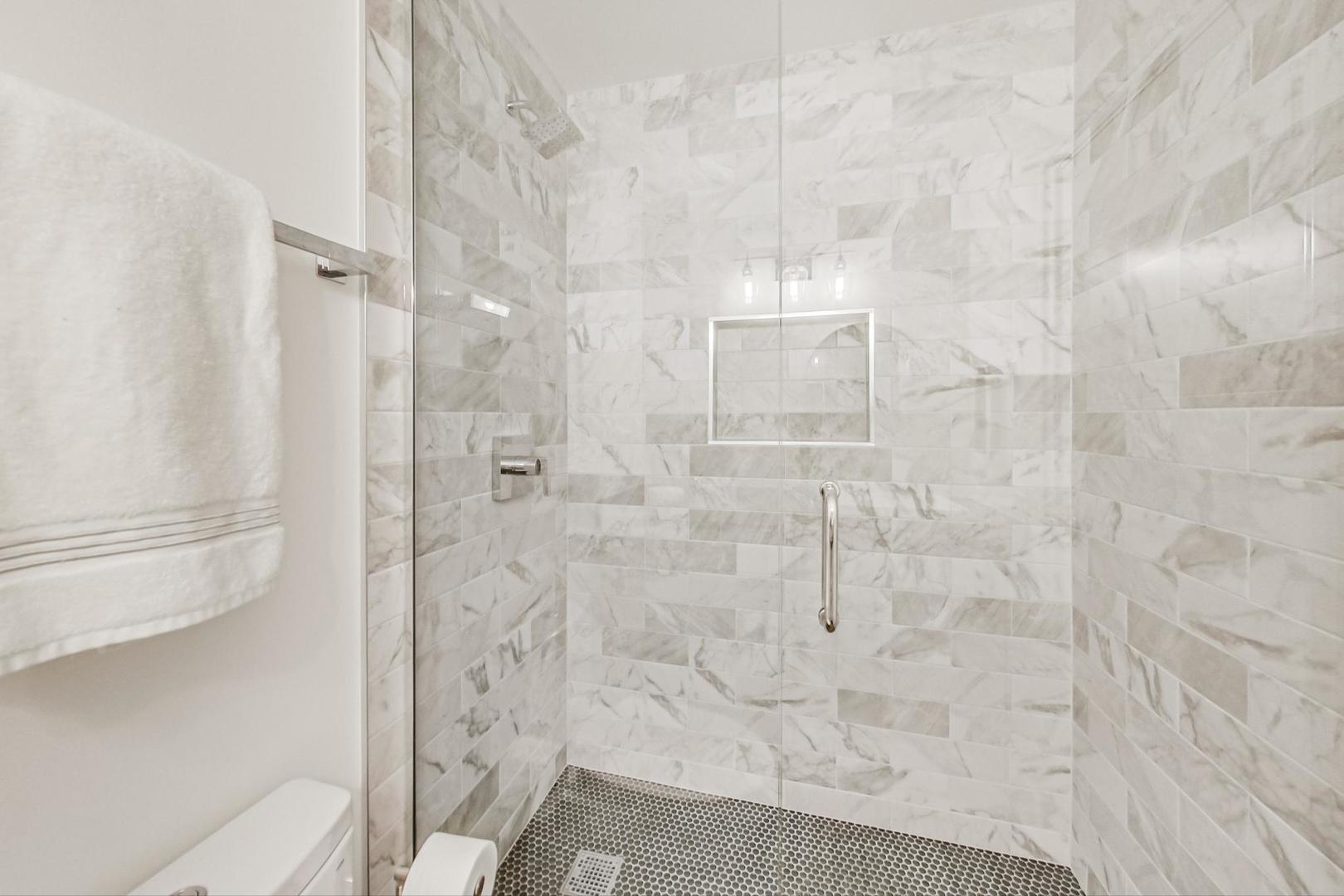 3660 N Lake Shore Drive Unit: 2613