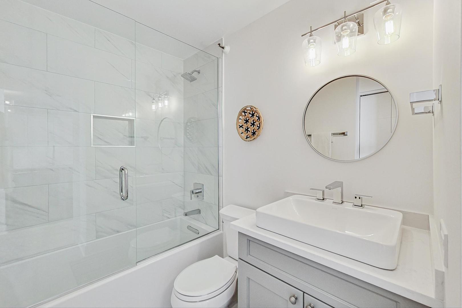 3660 N Lake Shore Drive Unit: 2613