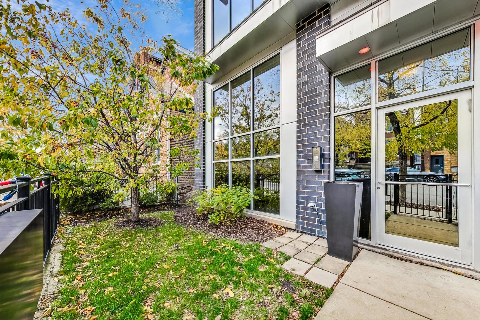 1918 W ARMITAGE Avenue Unit: 2B