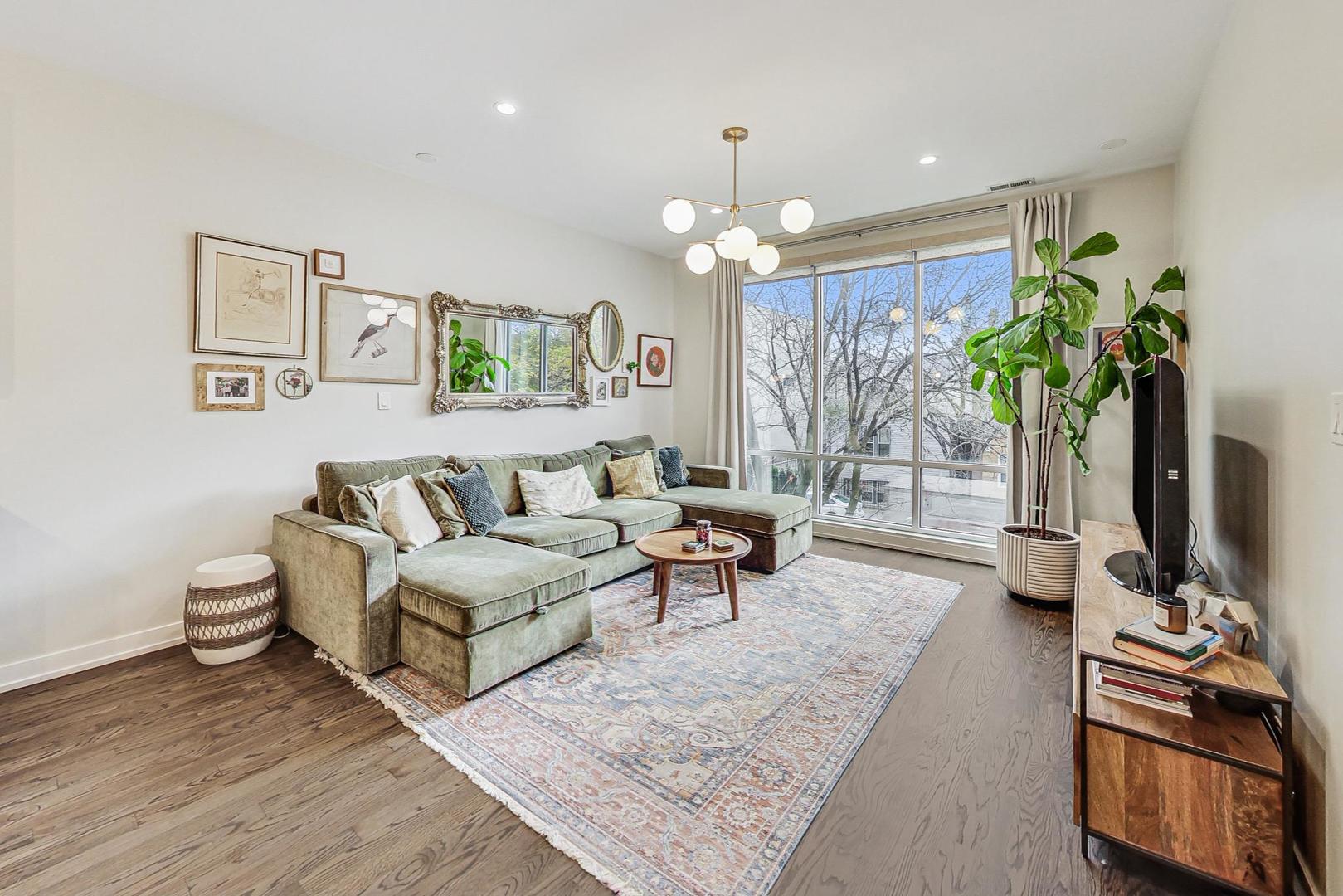 1918 W ARMITAGE Avenue Unit: 2B