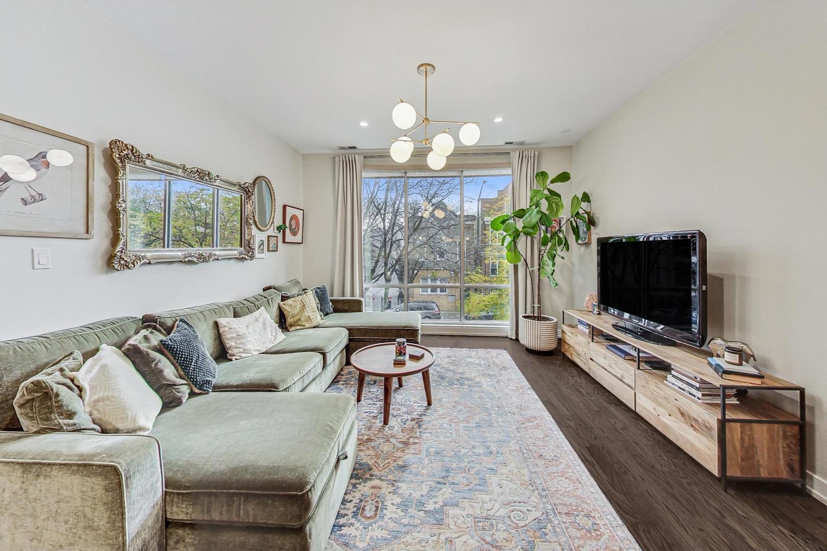 1918 W ARMITAGE Avenue Unit: 2B