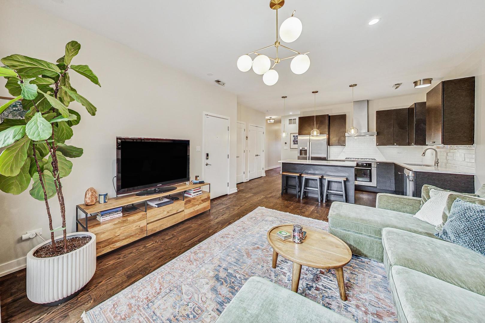 1918 W ARMITAGE Avenue Unit: 2B