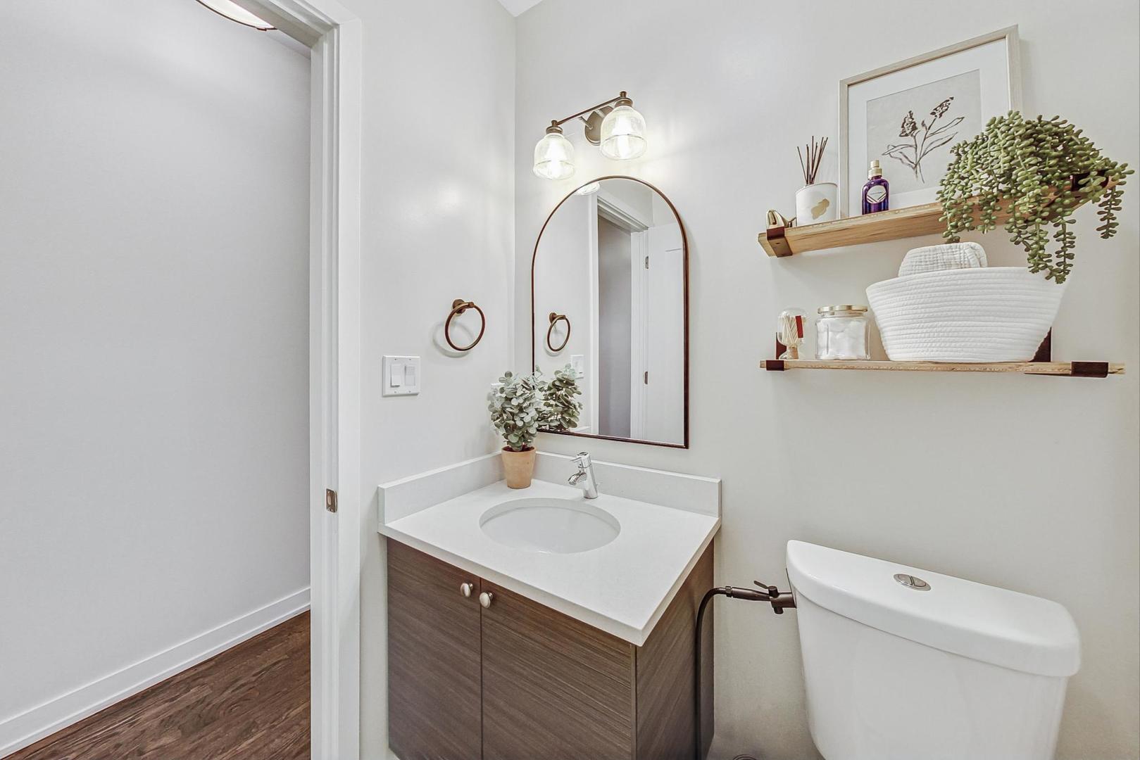 1918 W ARMITAGE Avenue Unit: 2B