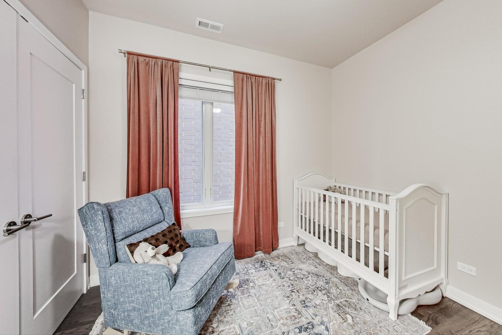 1918 W ARMITAGE Avenue Unit: 2B