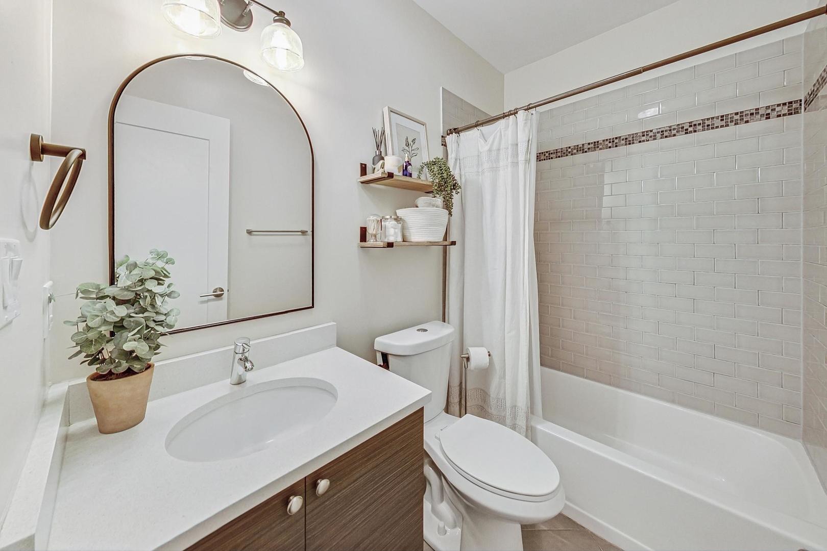 1918 W ARMITAGE Avenue Unit: 2B
