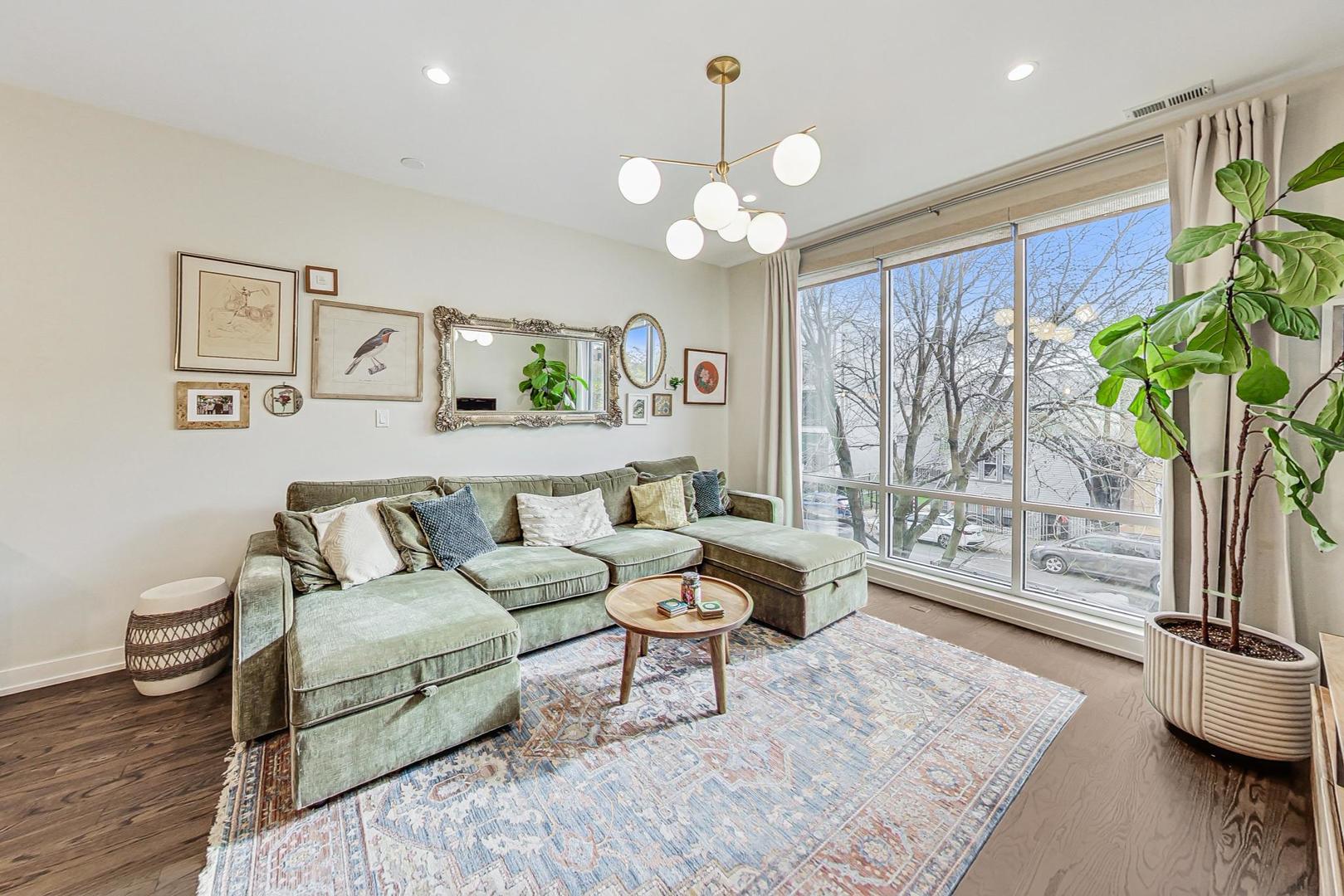 1918 W ARMITAGE Avenue Unit: 2B